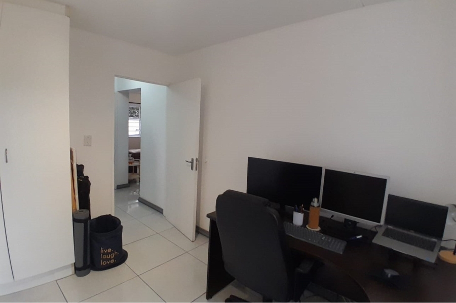 To Let 2 Bedroom Property for Rent in Parklands East Western Cape